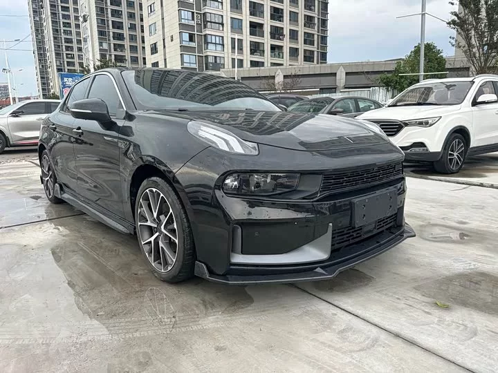 Lynk & Co 03