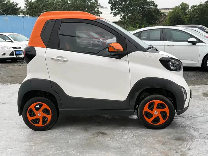 Baojun E100
