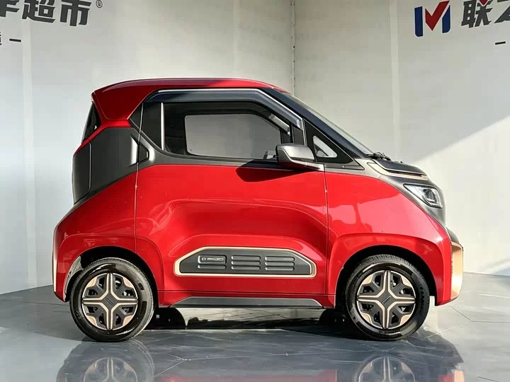Baojun E200