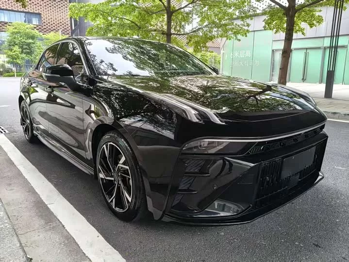 Lynk & Co 03