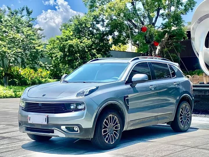 Lynk & Co 01