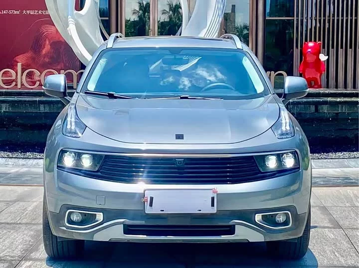 Lynk & Co 01