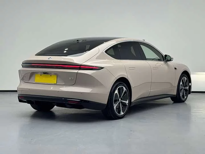 NIO ET5