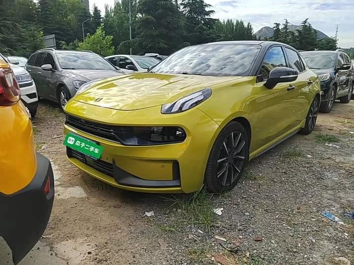 Lynk & Co 03