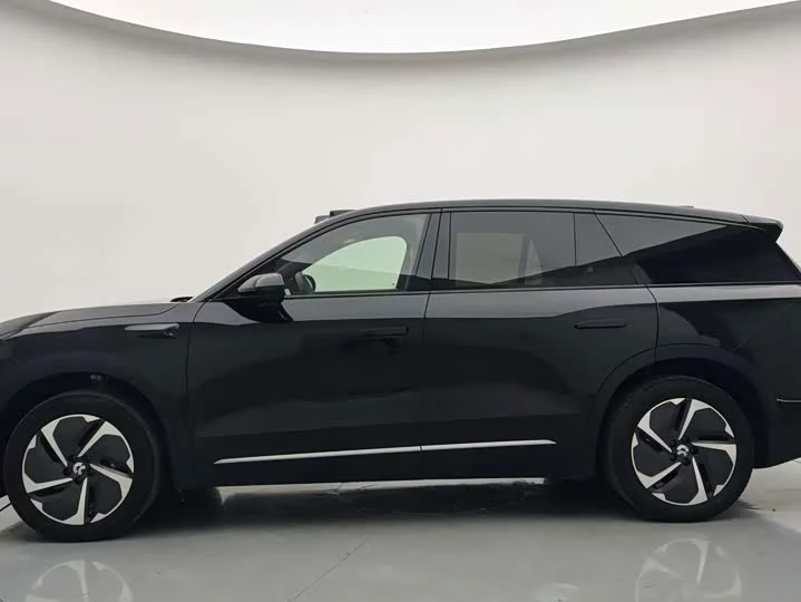 NIO ES8