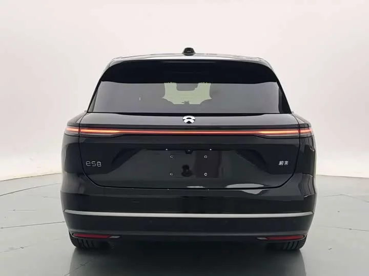 NIO ES8