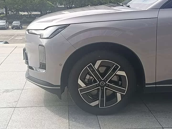 Volvo XC70 plug-in hybrid