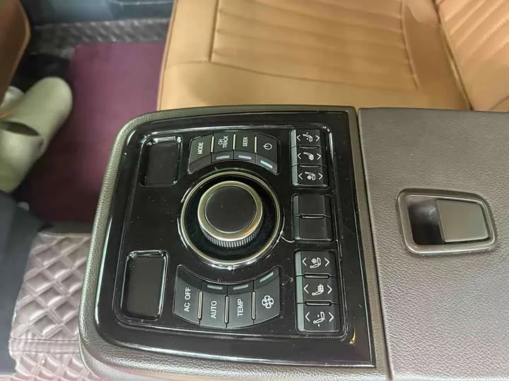 Hongqi H7