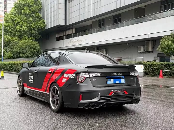 Lynk & Co 03