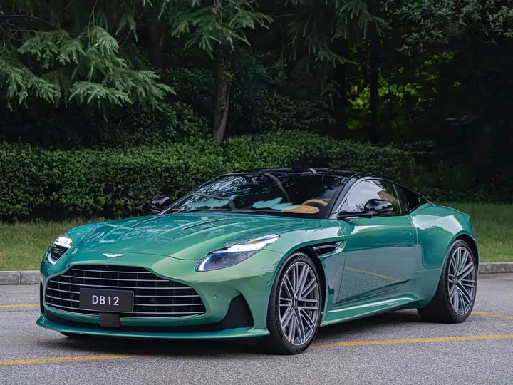 Aston Martin DB12