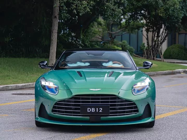 Aston Martin DB12