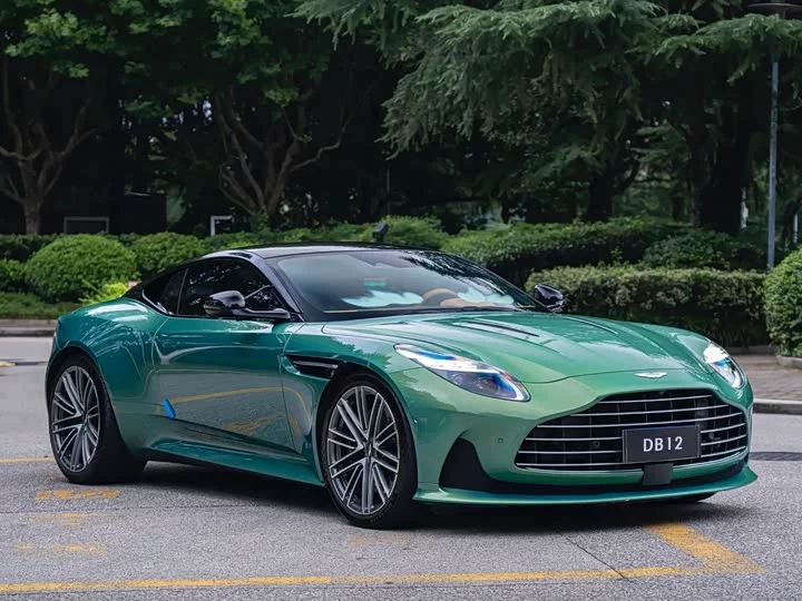 Aston Martin DB12