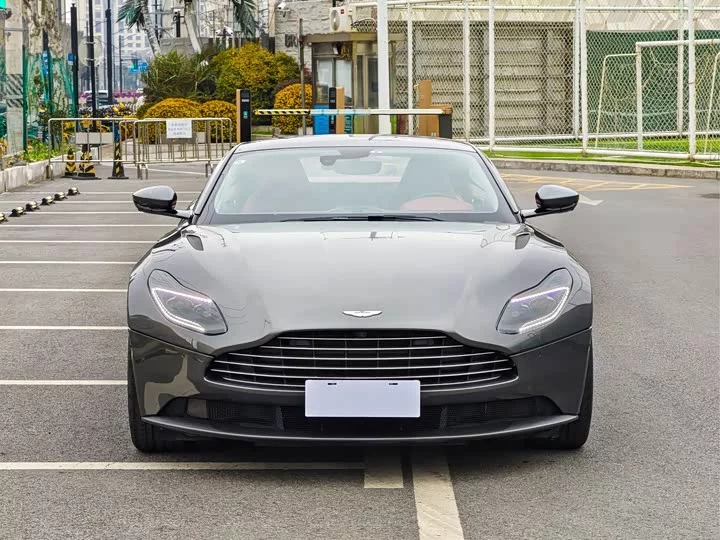 Aston Martin DB11