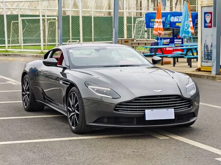 Aston Martin DB11