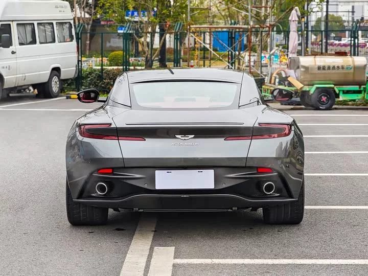 Aston Martin DB11