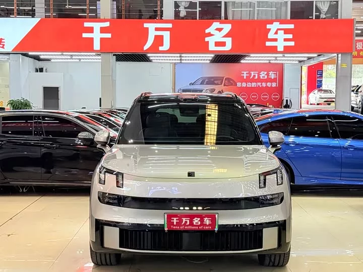 Lynk & Co 900