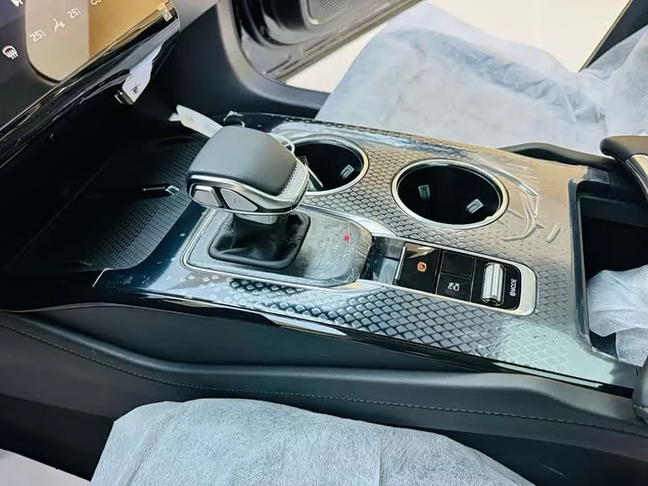 Hongqi HS3 PHEV