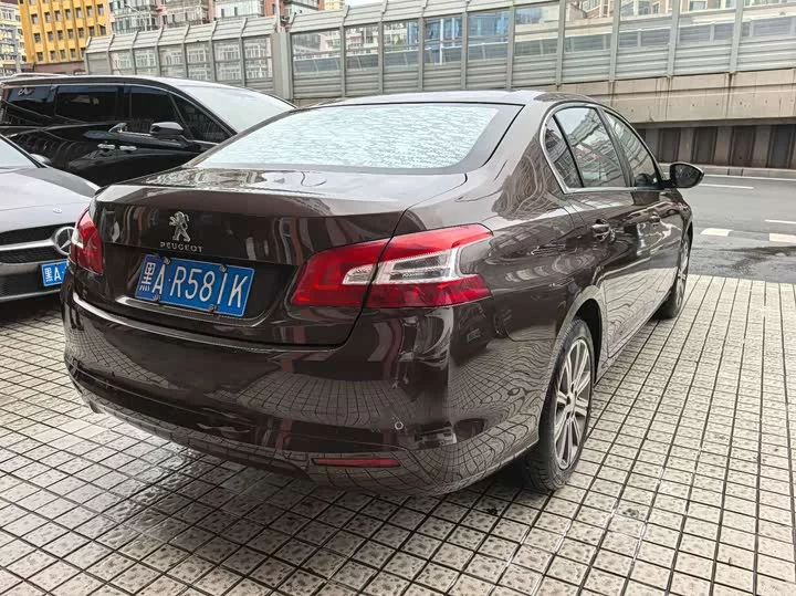 Peugeot 408