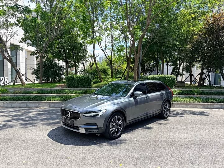 Volvo V90