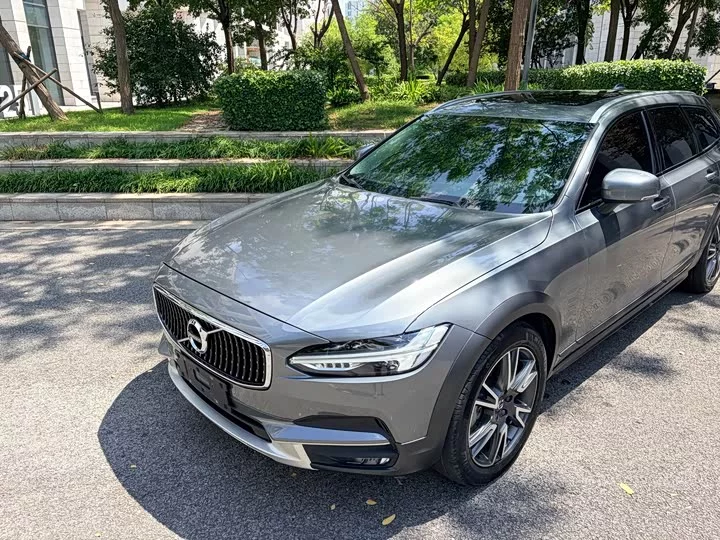 Volvo V90