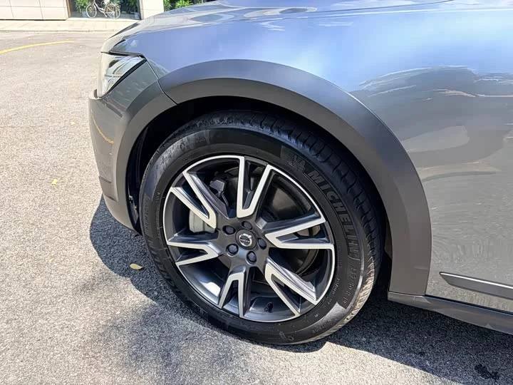 Volvo V90