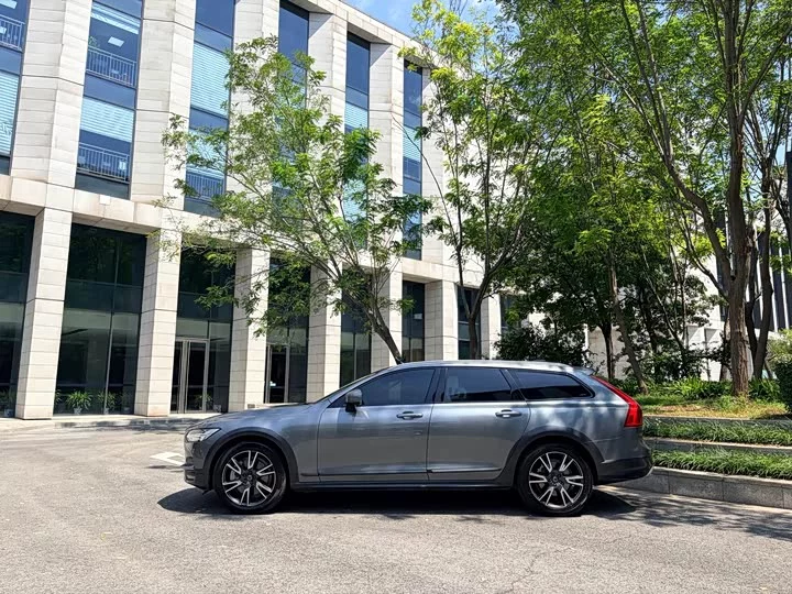 Volvo V90