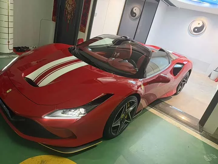ferrari F8