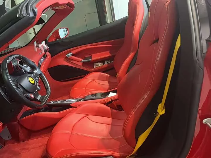 ferrari F8