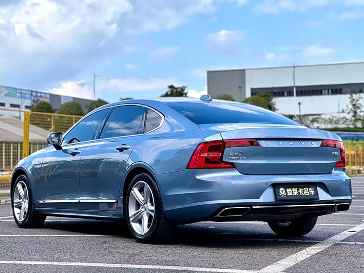 Volvo S90
