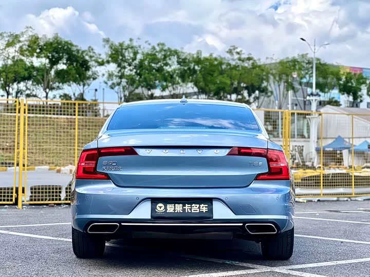 Volvo S90