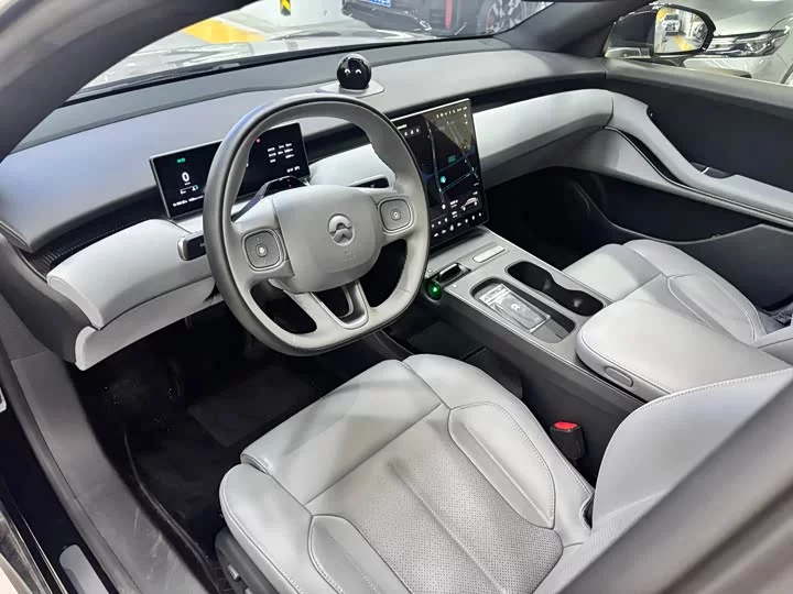 NIO ET5