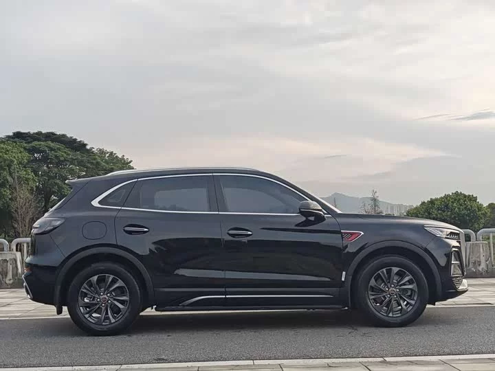 Hongqi HS5