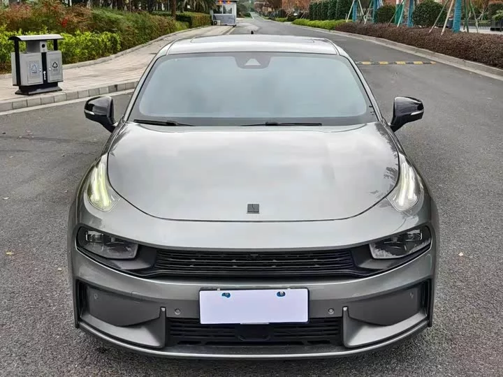 Lynk & Co 03