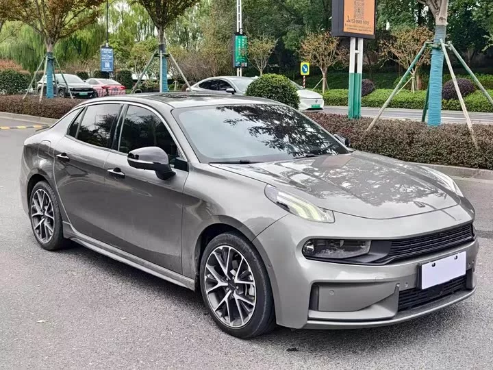Lynk & Co 03