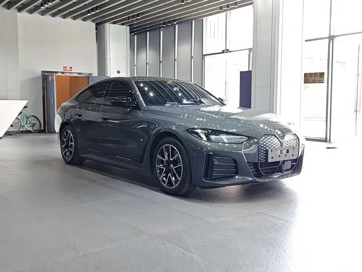 BMW i4
