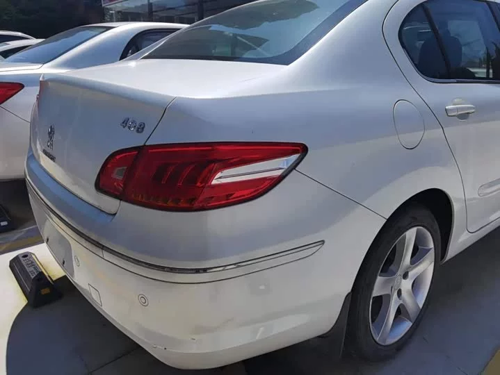 Peugeot 408