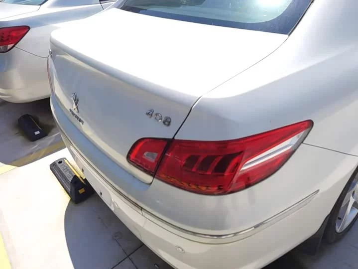 Peugeot 408