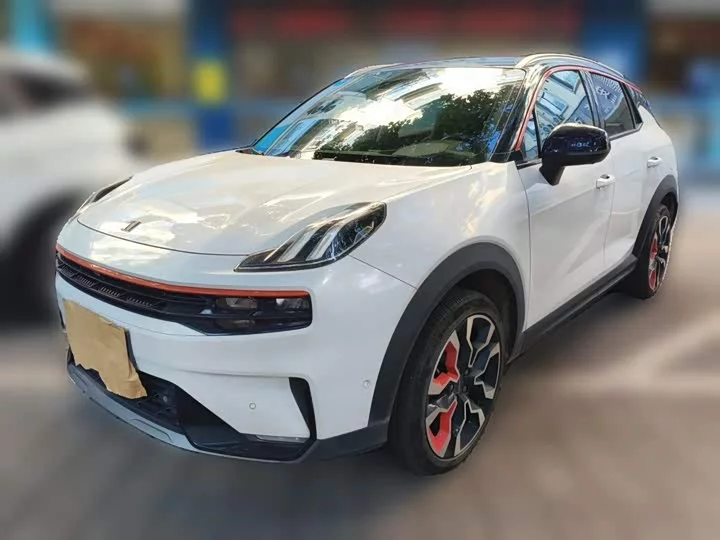 Lynk & Co 06