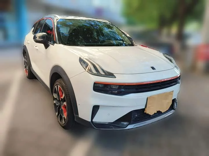 Lynk & Co 06