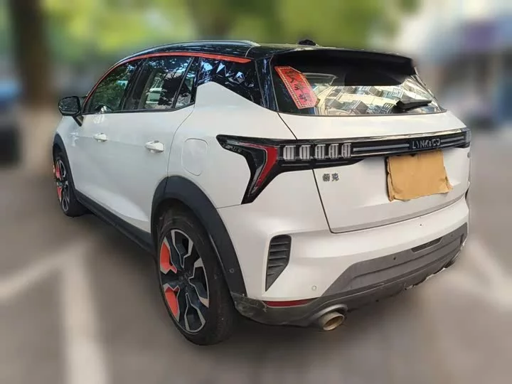 Lynk & Co 06