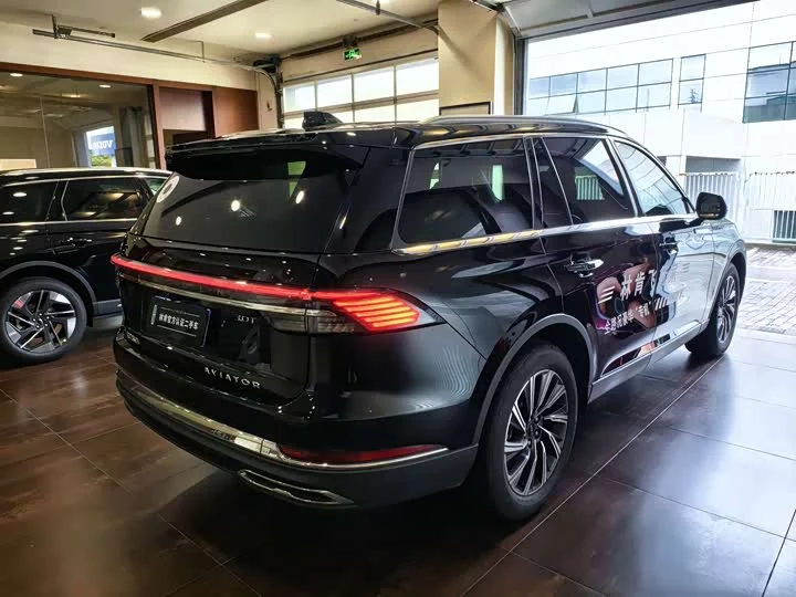 Lincoln aviator