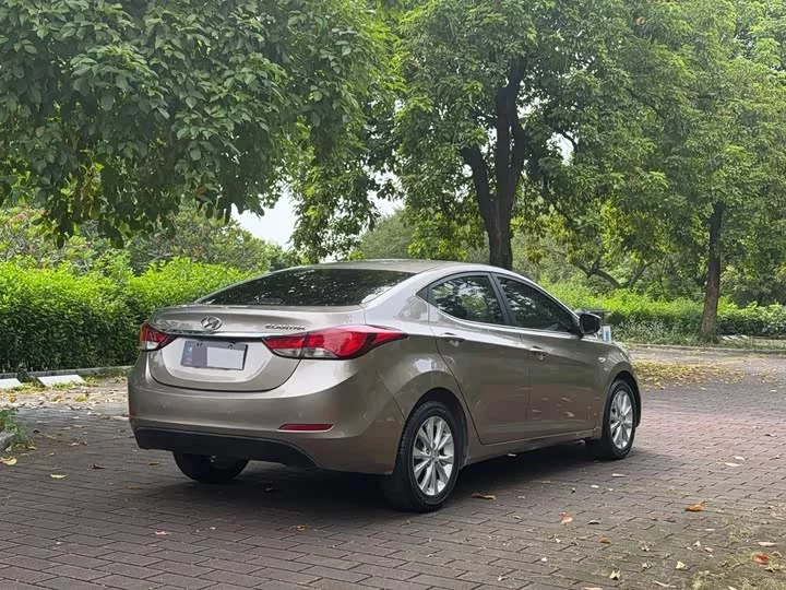 Hyundai Elantra