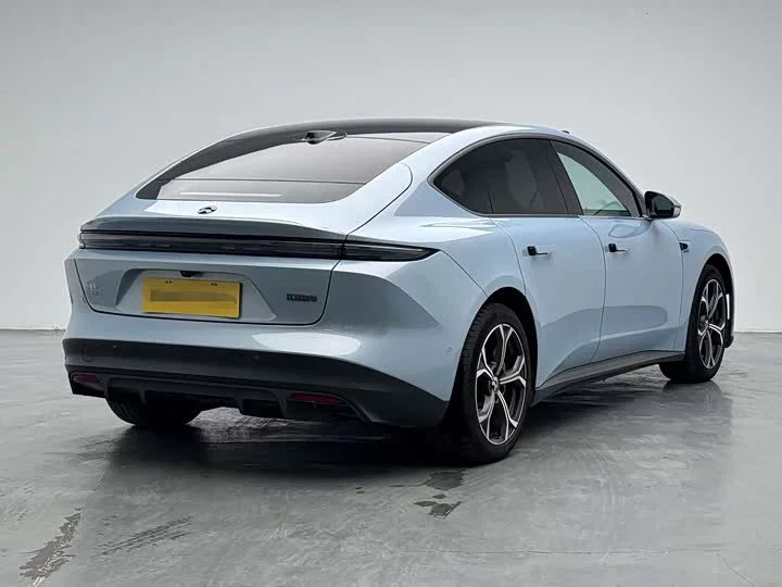NIO ET5