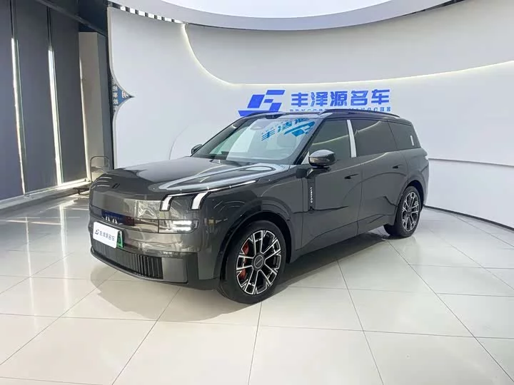 Lynk & Co 900
