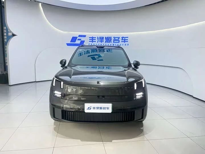 Lynk & Co 900