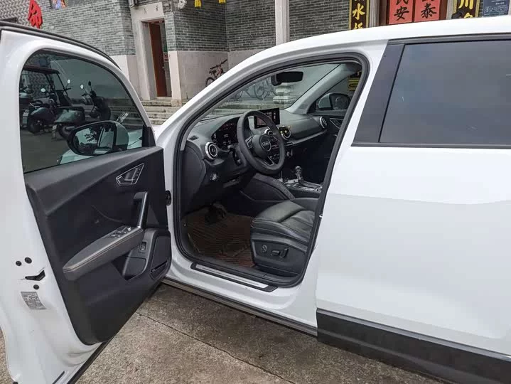 Audi Q2L