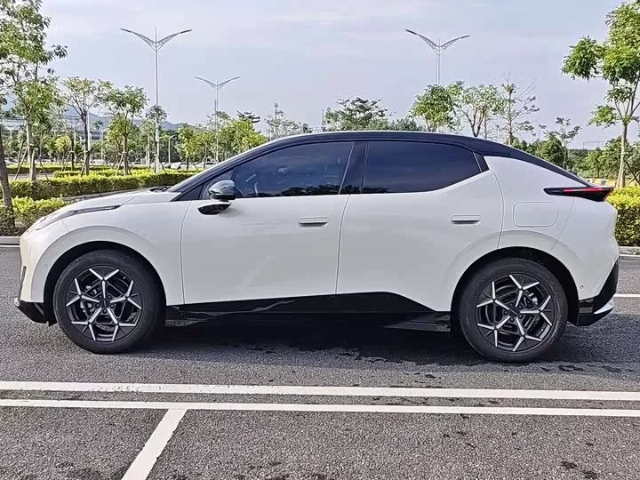 Lynk & Co Z20