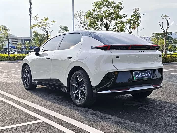 Lynk & Co Z20