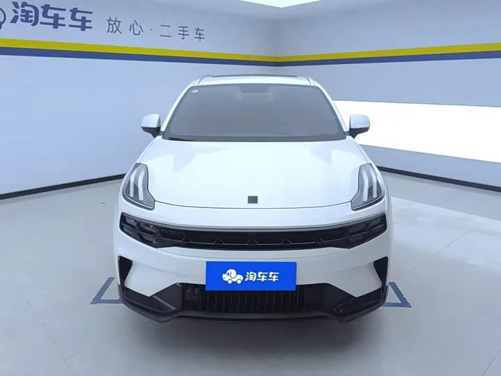 Lynk & Co 06