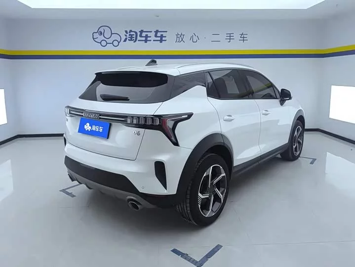 Lynk & Co 06